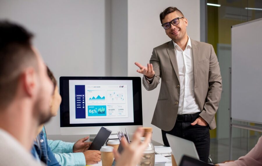 Top Pitch Deck Consultants for Fundraising Startups